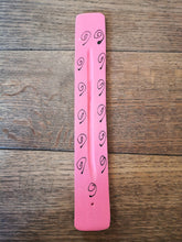 Charger l&#39;image dans la galerie, Porte encens de couleur en bois de manguier pour batonnet d&#39;encens 